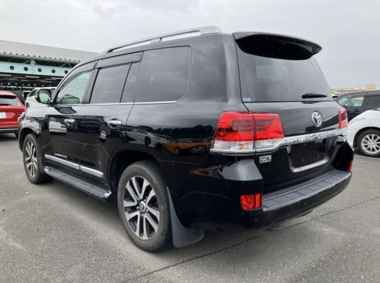 2017 TOYOTA Land Cruiser